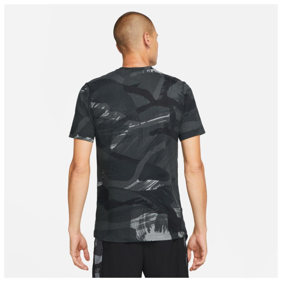 Nike Ανδρική κοντομάνικη μπλούζα Camo AOP Nike Ανδρική κοντομάνικη μπλούζα Camo AOP